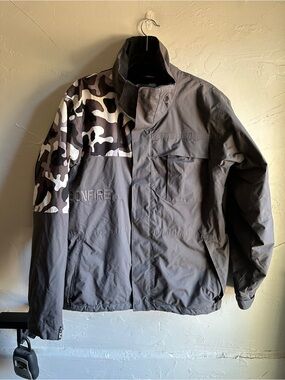Bonfire Snowboarding Camo Jacket Mens M Gray Y2K Gorpcore Technical Ski Shell